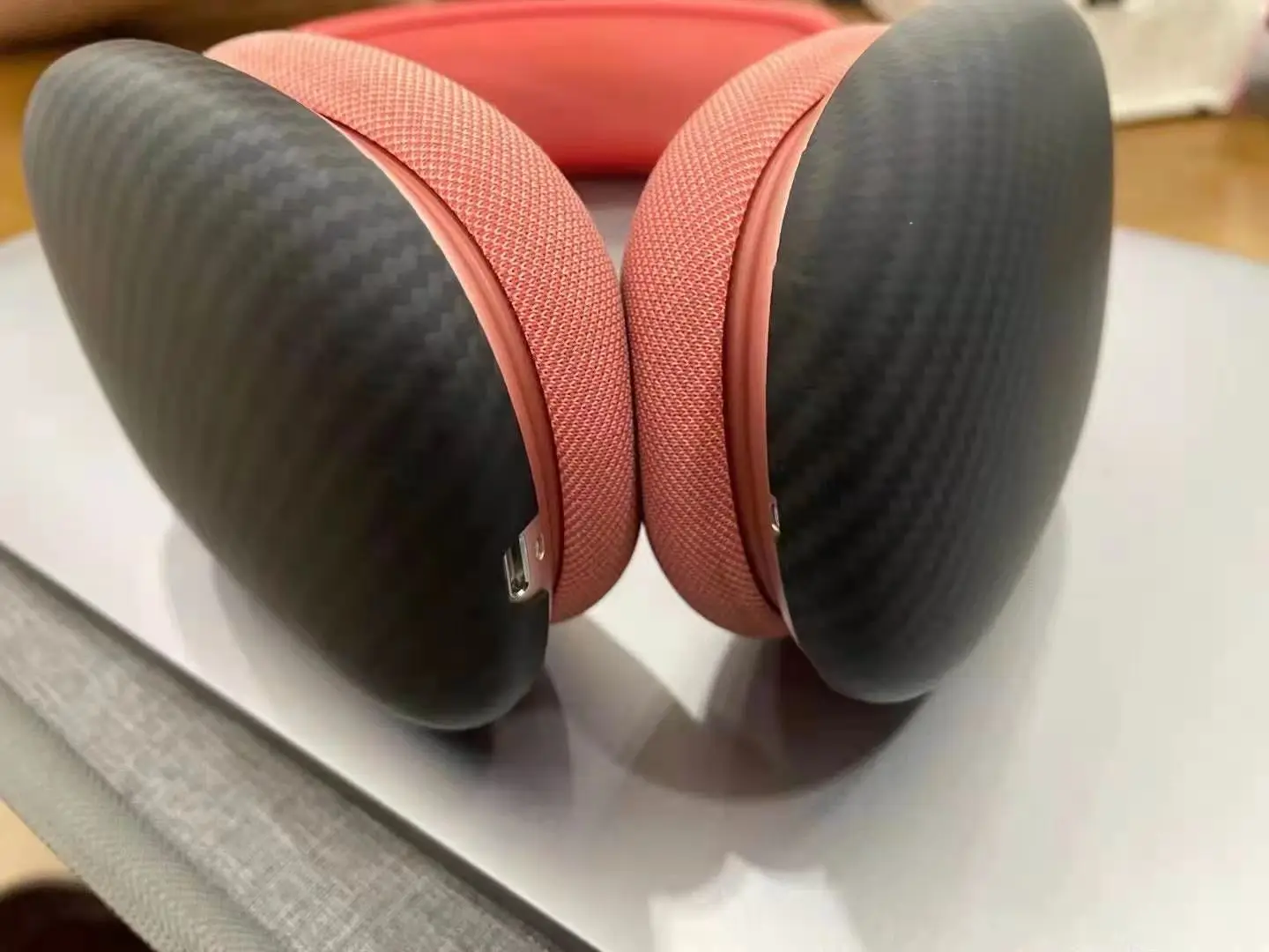 

Чехол из углеродного волокна для Airpods Max чехол s