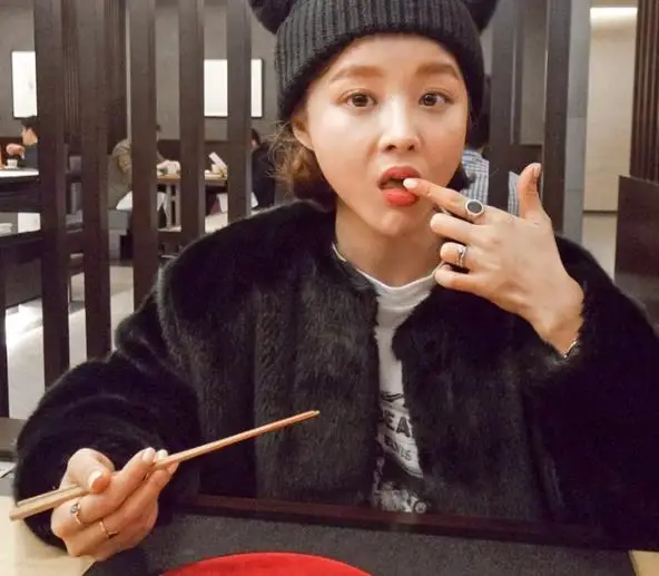 Пушистый 2020 зимние Для женщин из искусственного меха пальто с мехом Куртка Femme