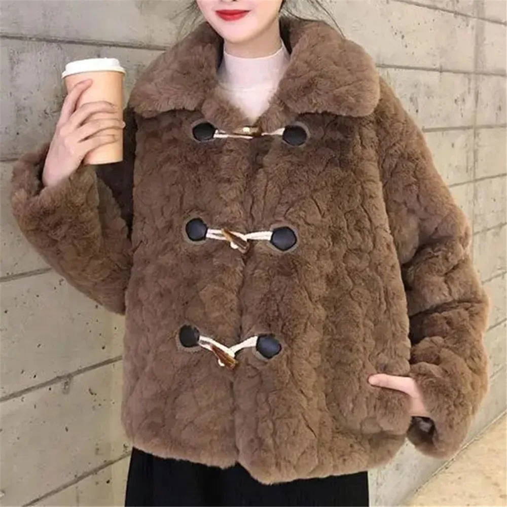 

Winter Women Elegant Faux Lamb Fur Coat Thick Warm Soft Lambwool Shirling Furry Jacket Horn Button 2021 All-Match Furry Coats
