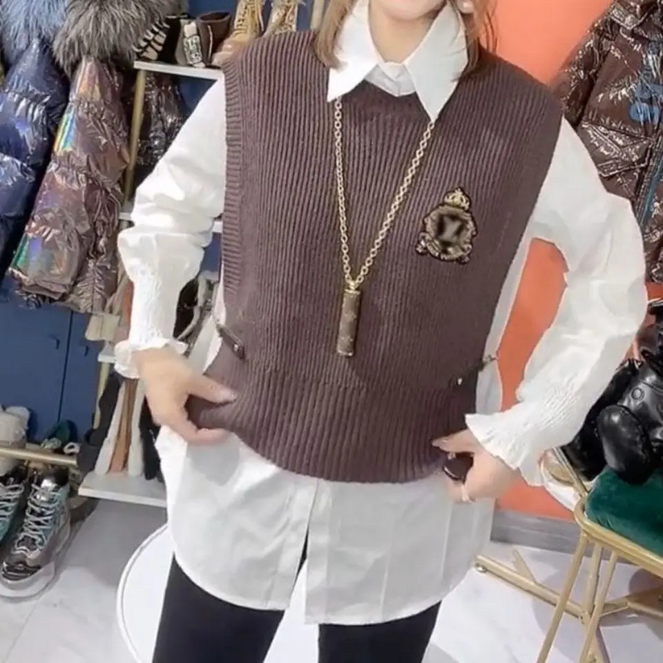 

2021 spring and Autumn New Women's white Lapel shirt black short vest fashion versatile temperament two piece set