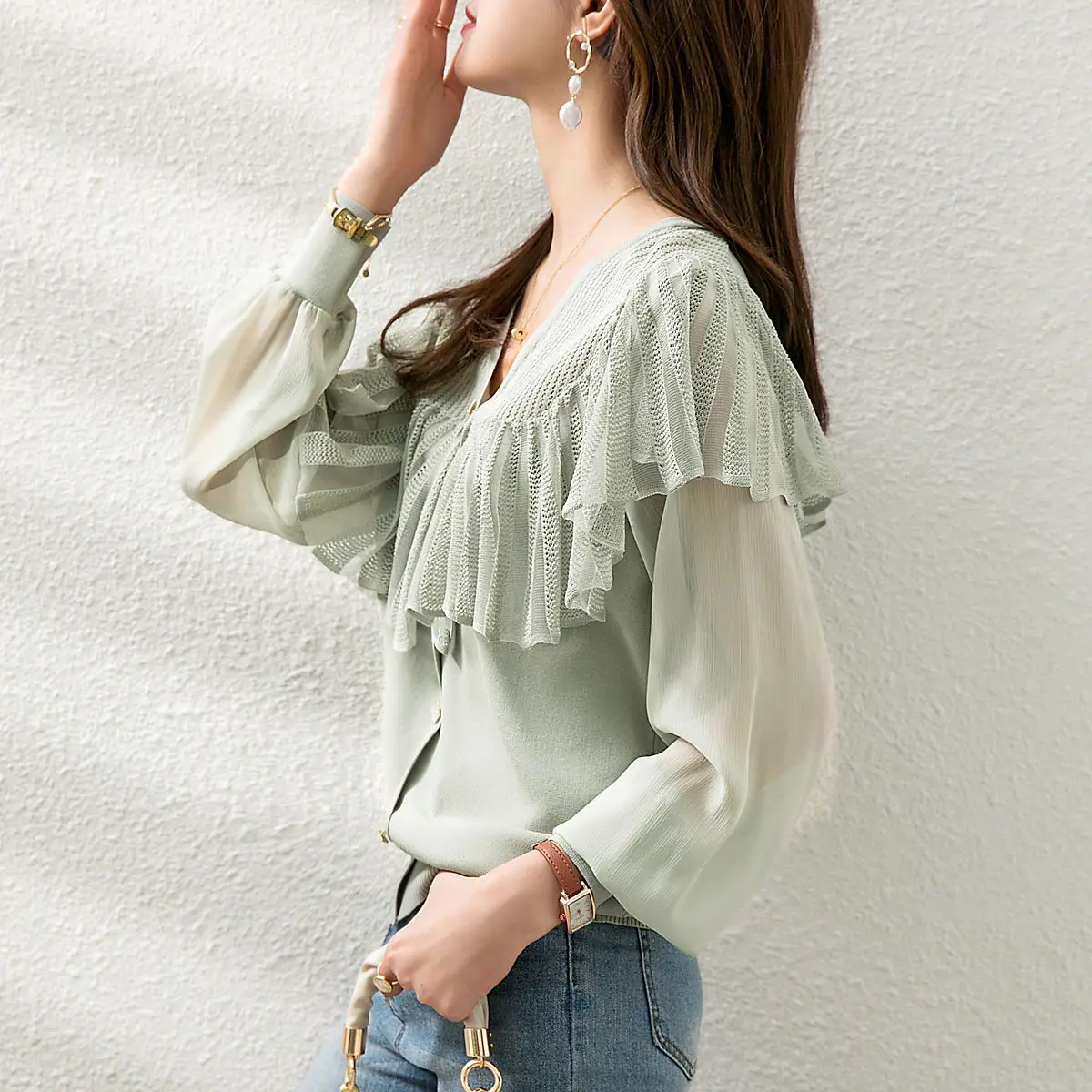 

2021 spring new Ruffle stitching elegant, versatile, thin Pullover for women