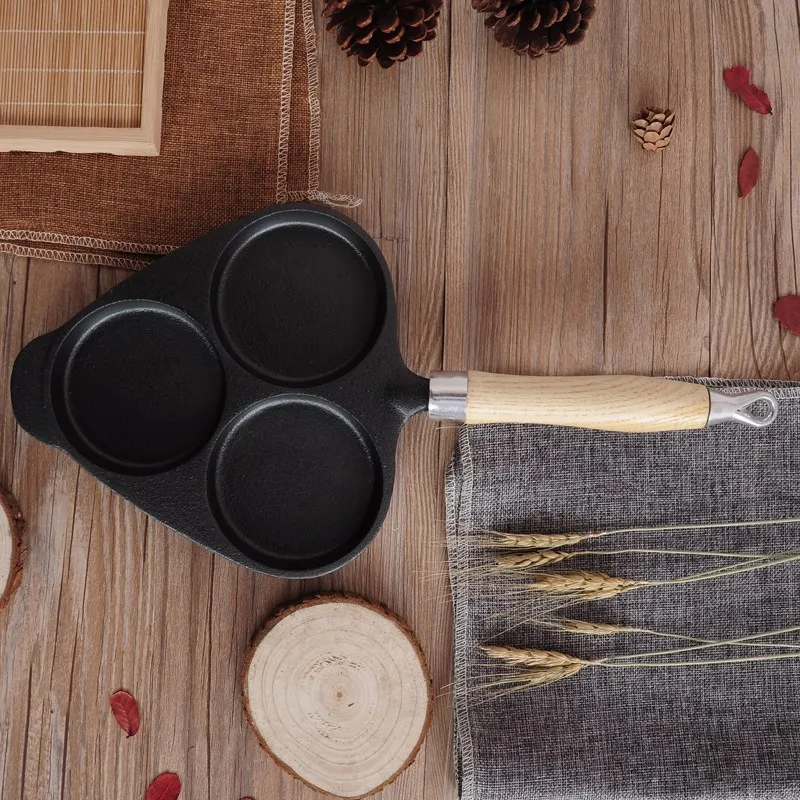 Чугунная антипригарная сковорода с тремя отверстиями для яиц гамбургеров