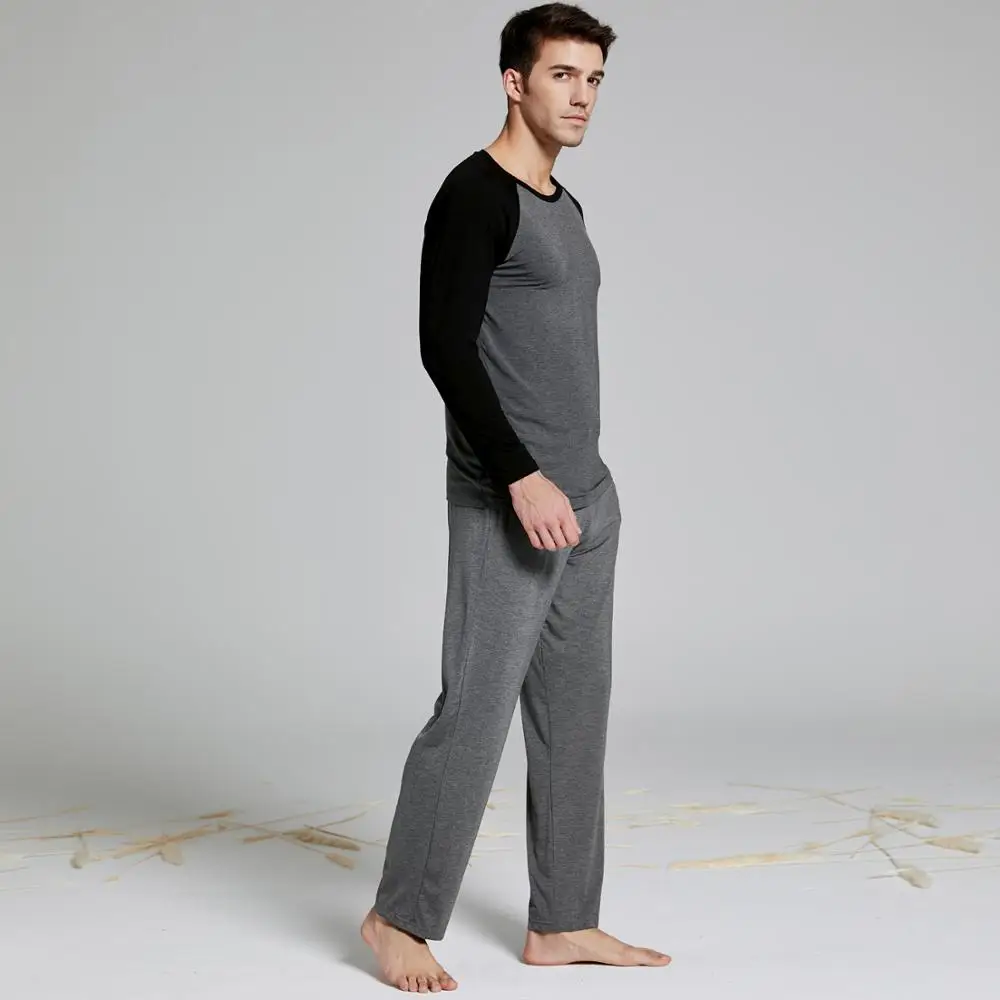 Пижамный комплект мужской из двух предметов с длинными рукавами и штанами |