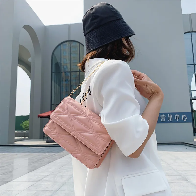 

Women's 2021 Autumn and Winter New Simple Urban Fashion Diamond Chain One-shoulder Small Square Bag Triangle P Series Messenger