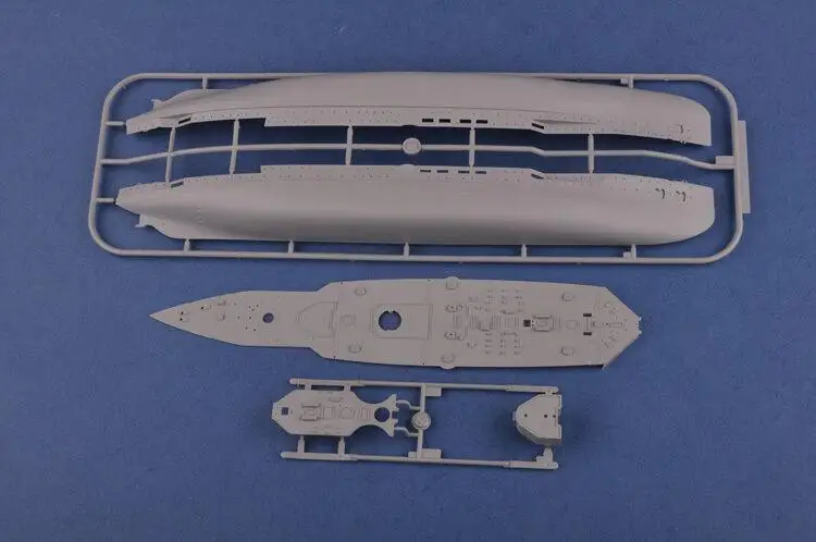 Модель военного корабля Hobbyboss 1/350 86504 французский темно-синий |