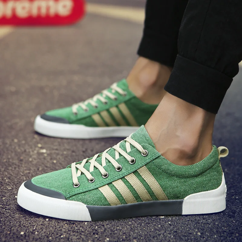 

Summer Men Canvas Shoes 2021 Fashion Solid Color Men Vulcanized Shoes Lace-up White Casual Shoes Men Sneakers Tenis Masculino