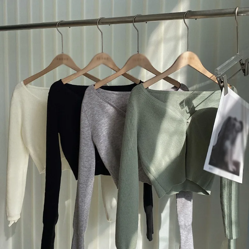 

Women's V Neck Button Casual T-Shirts Spring Long-Sleeved Knitted Cardigan Tops Female Slim Solid Color Short T-shirt
