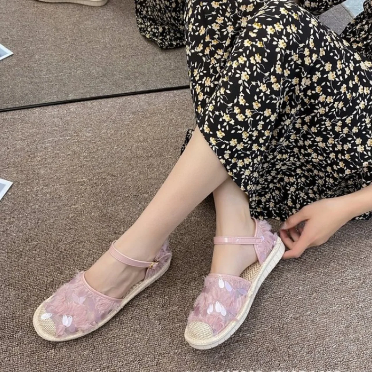 

Новинка 2021, женские летние сандалии с открытым носком, женские модные дышащие сандалии из сетчатого материала с цветочным рисунком и мягкой...