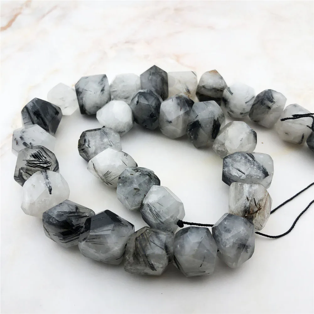 Модные бусины из натурального белого и черного рутилового камня граненые