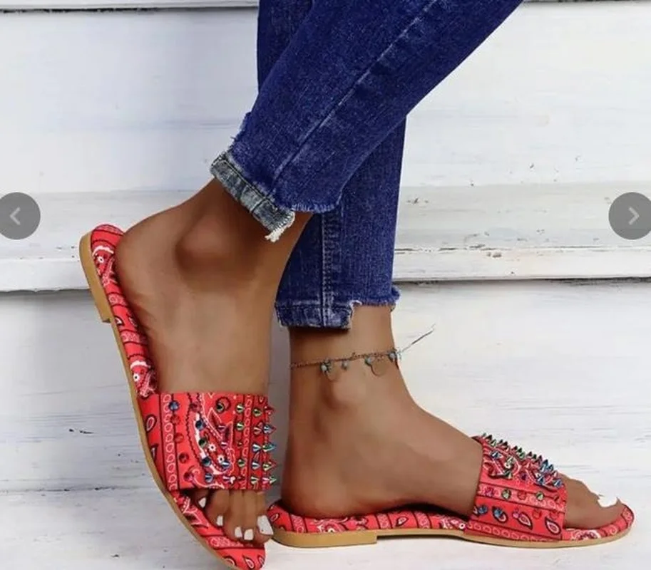 

Women's Stylish Rivet Shoes Fashion Casual All-match Outside Slippers Female Internet Influencer Sandals Zapatos De Mujer 5KE109