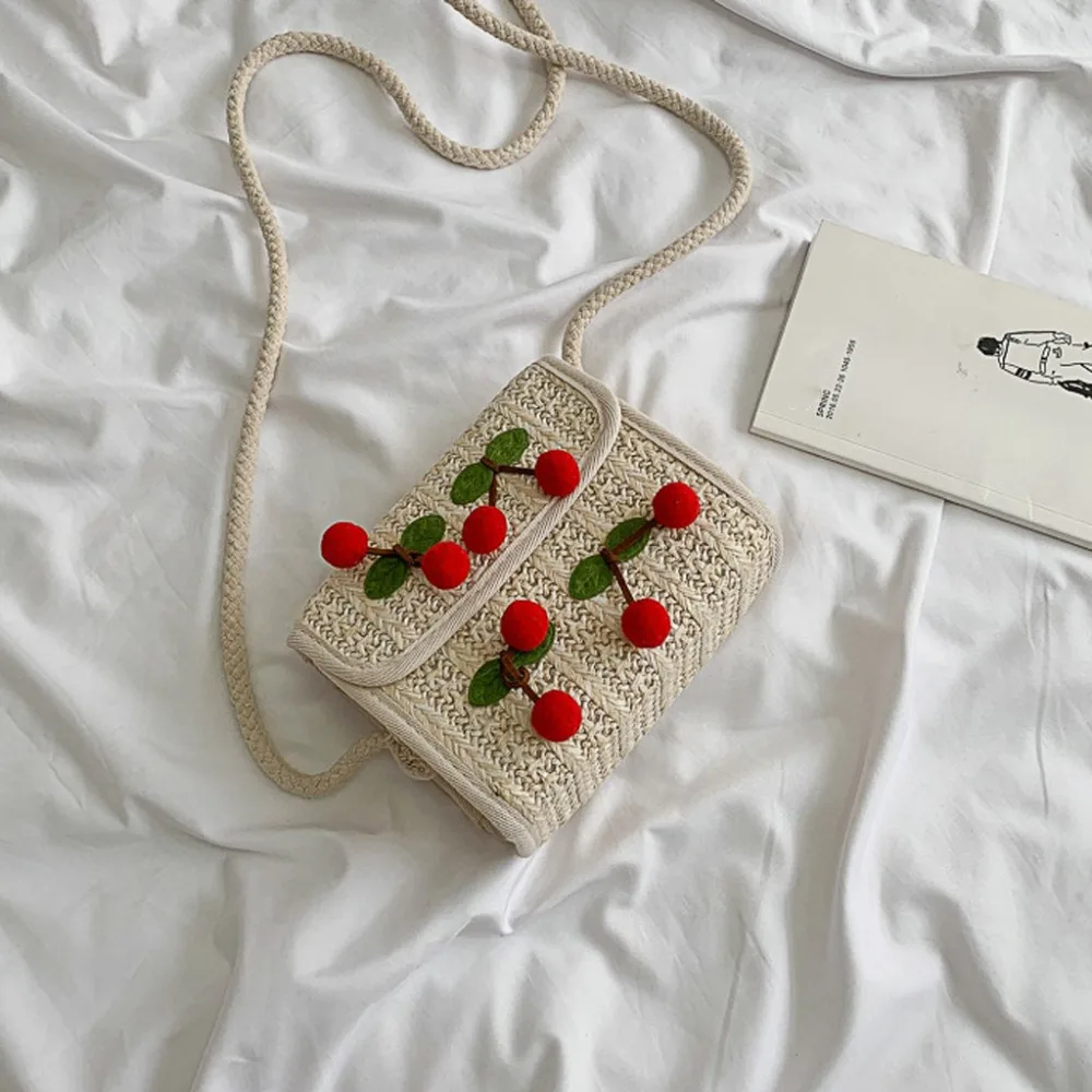 

Женская летняя сумка-мессенджер с рисунком вишни