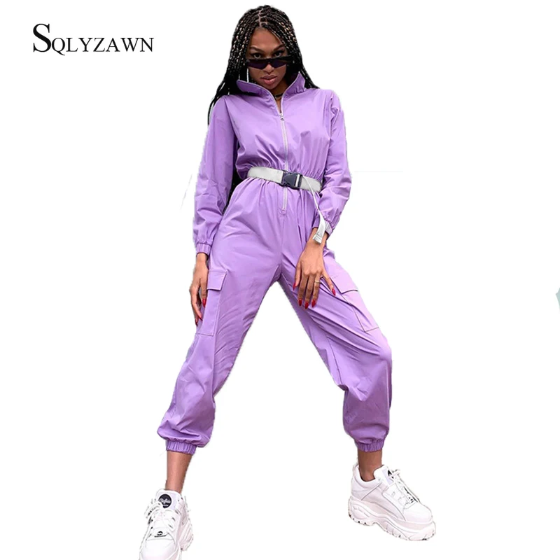 Женский атласный комбинезон с карманами повседневный фиолетового цвета