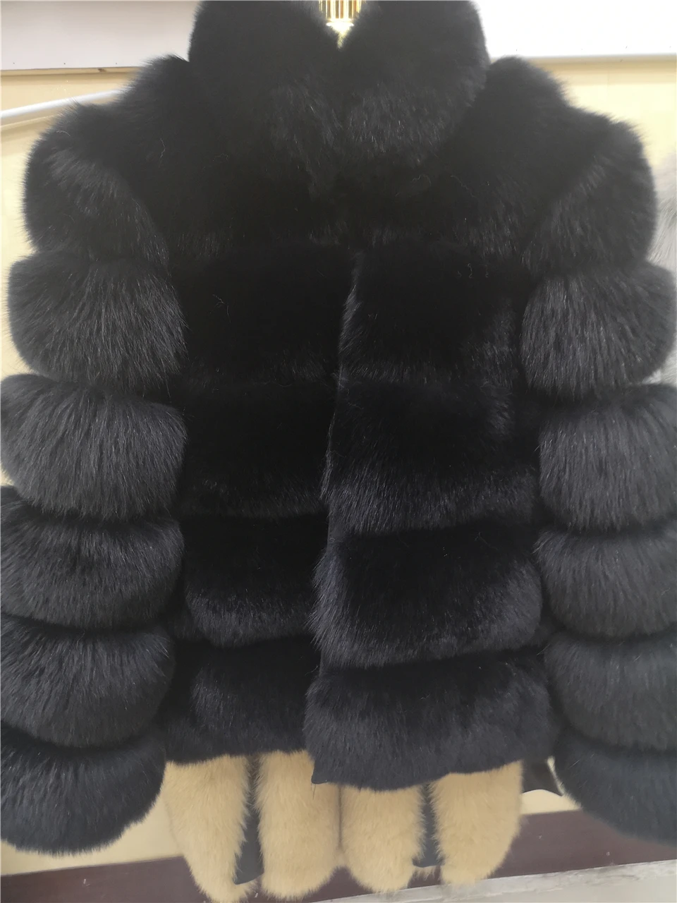 Женская шуба из натурального меха лисы зимняя с натуральным мехом большого