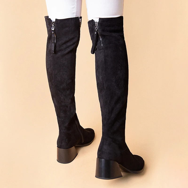 Женские сапоги ботфорты зимние высокие до бедра черные на блочном каблуке 2 7 см