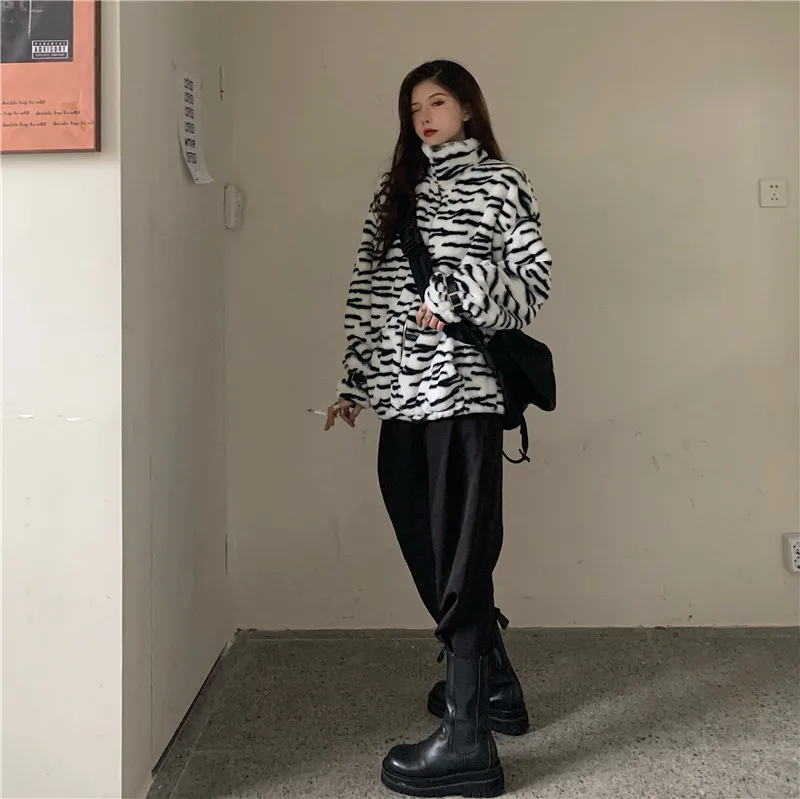 Rewind осенне-зимняя свободная Черно-белая плюшевая хлопковая куртка с принтом