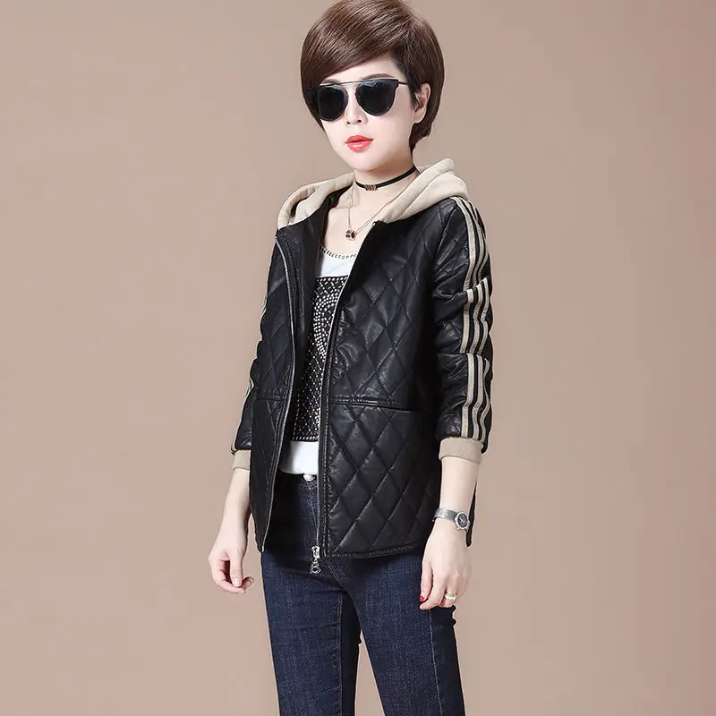 

Женская Теплая стеганая куртка с капюшоном и длинным рукавом