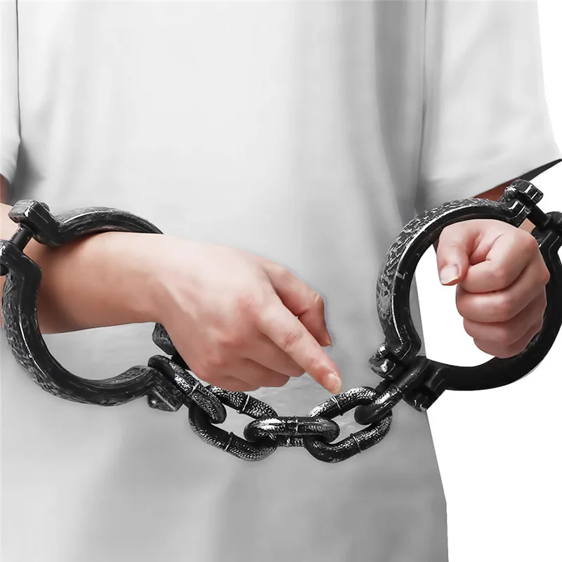 

Plastic Wrist Shackles Prison Handcuffs Chain Links For Halloween Cosplay Unisex Costume Party Decoration
