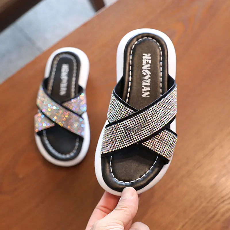 

Kids Cross Scuffs Bling Shoes Summer Slippers Gilrs Open Toes Flat Outdoor Sandals 2021 Child Beach Leisure Shoes 28-38
