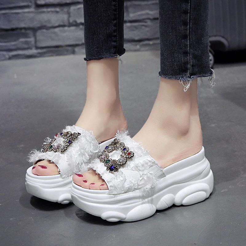 Женские шлепанцы с круглым носком DEAT на платформе квадратной пряжкой украшенные