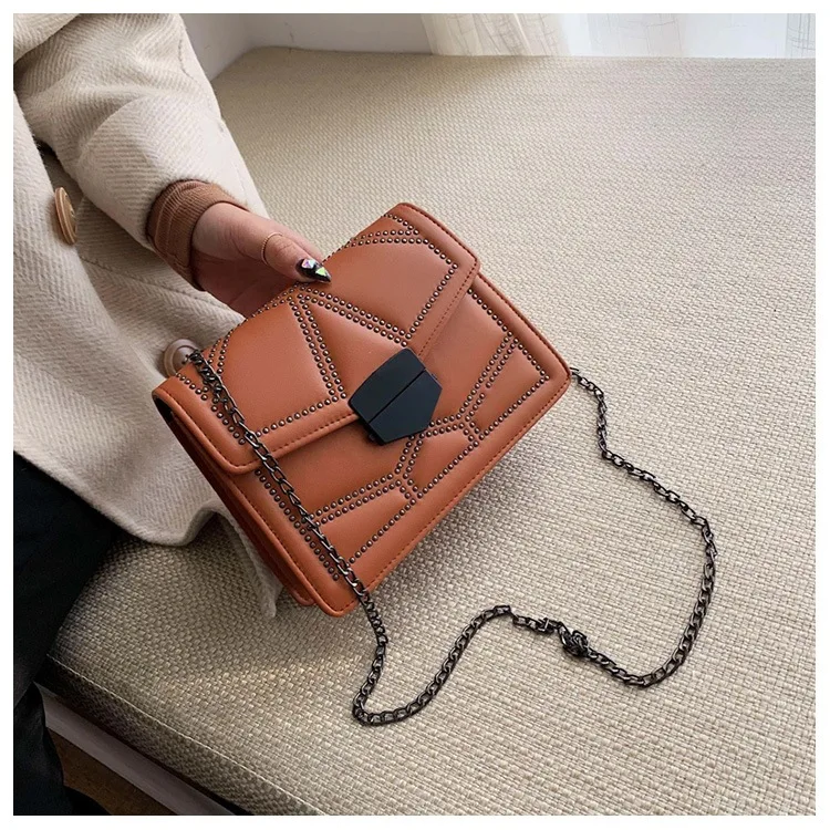 Темпераментная Женская сумка с заклепками Маленькая женская новинка 2020