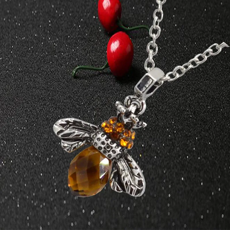 

Ladies Fashion Simple Animal Model Little Bee Pendant Necklace 45CM