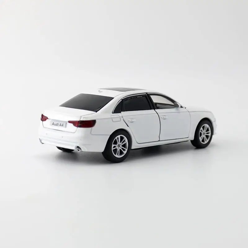 

Jacki/ / 1:32/Audi A4