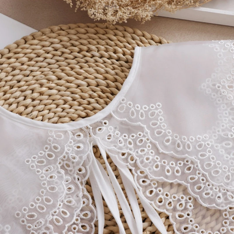 

Double Layer Embroidery Detachable Doll Fake Collar Shawl Wrap Sweet Hollow Out Hole Butterfly Necklace Mini Cape Dickey E15E