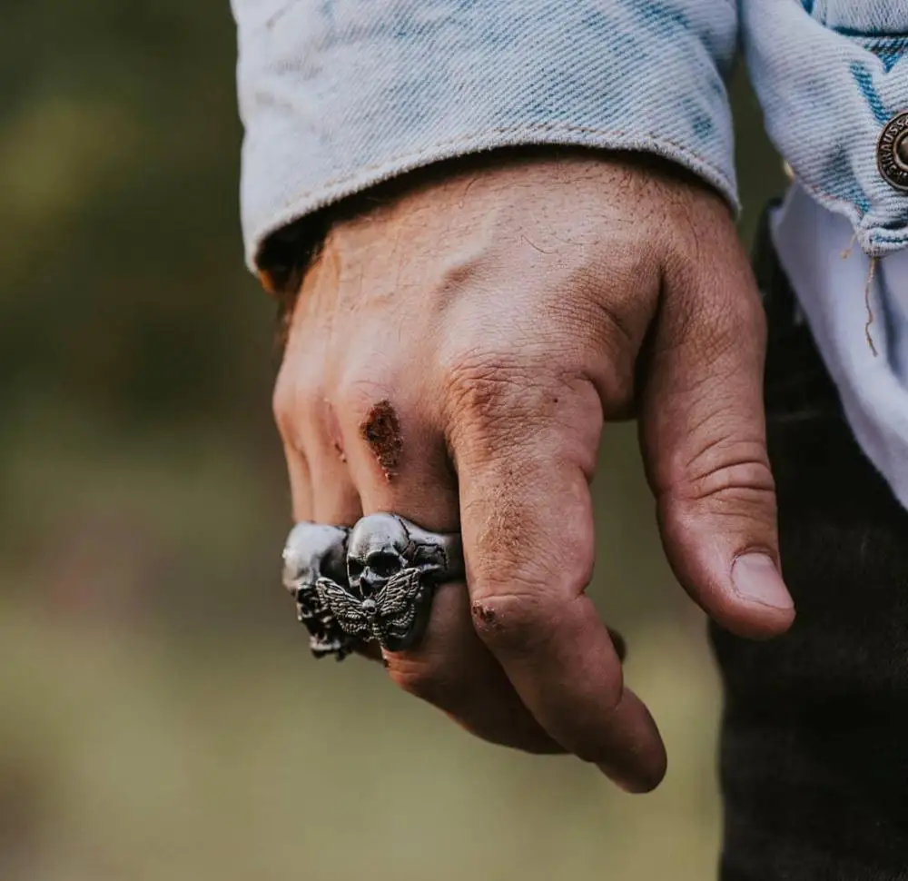 Onlysda Кольцо для мужчин из нержавеющей стали с крестовой бабочкой и черепом, современное изящное панк-байкерское украшение, подарок на Хэллоуин для мужчин.