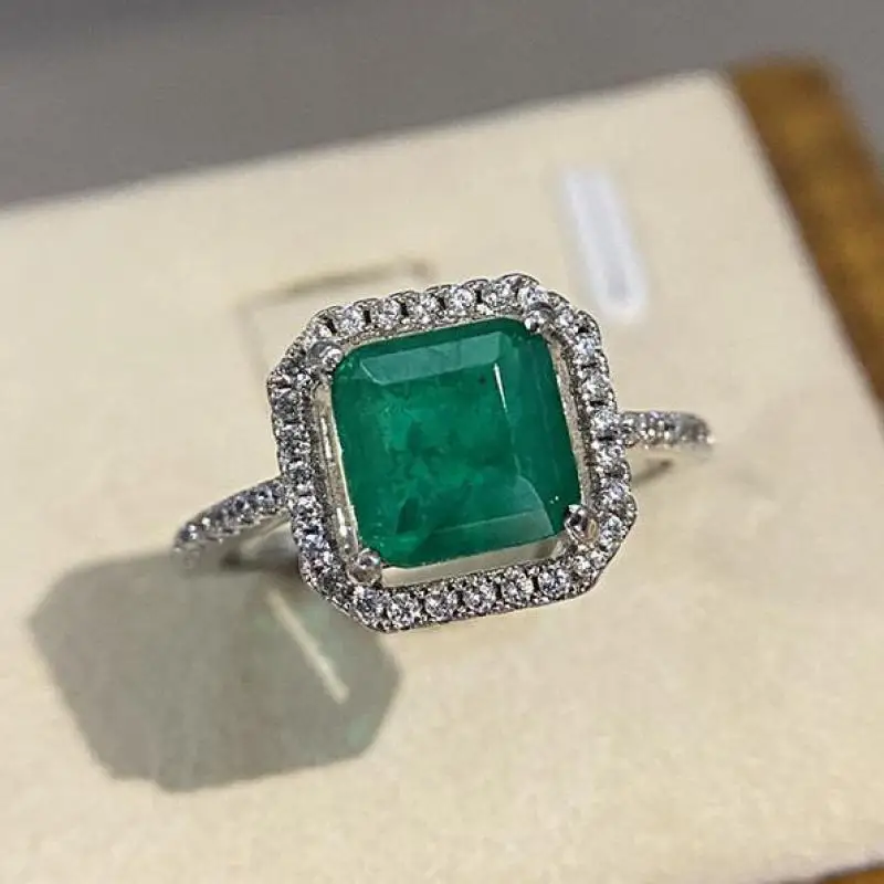 

Женское кольцо из серебра 925 пробы, с изумрудом 7 х7