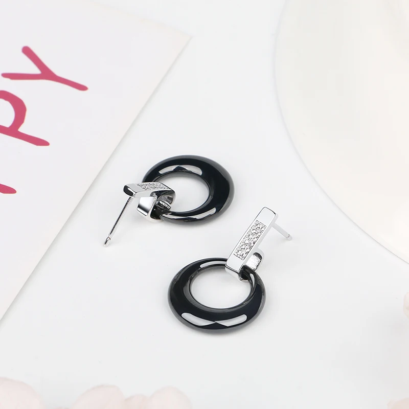 Новое поступление черные и синие полые круглые керамические серьги модные