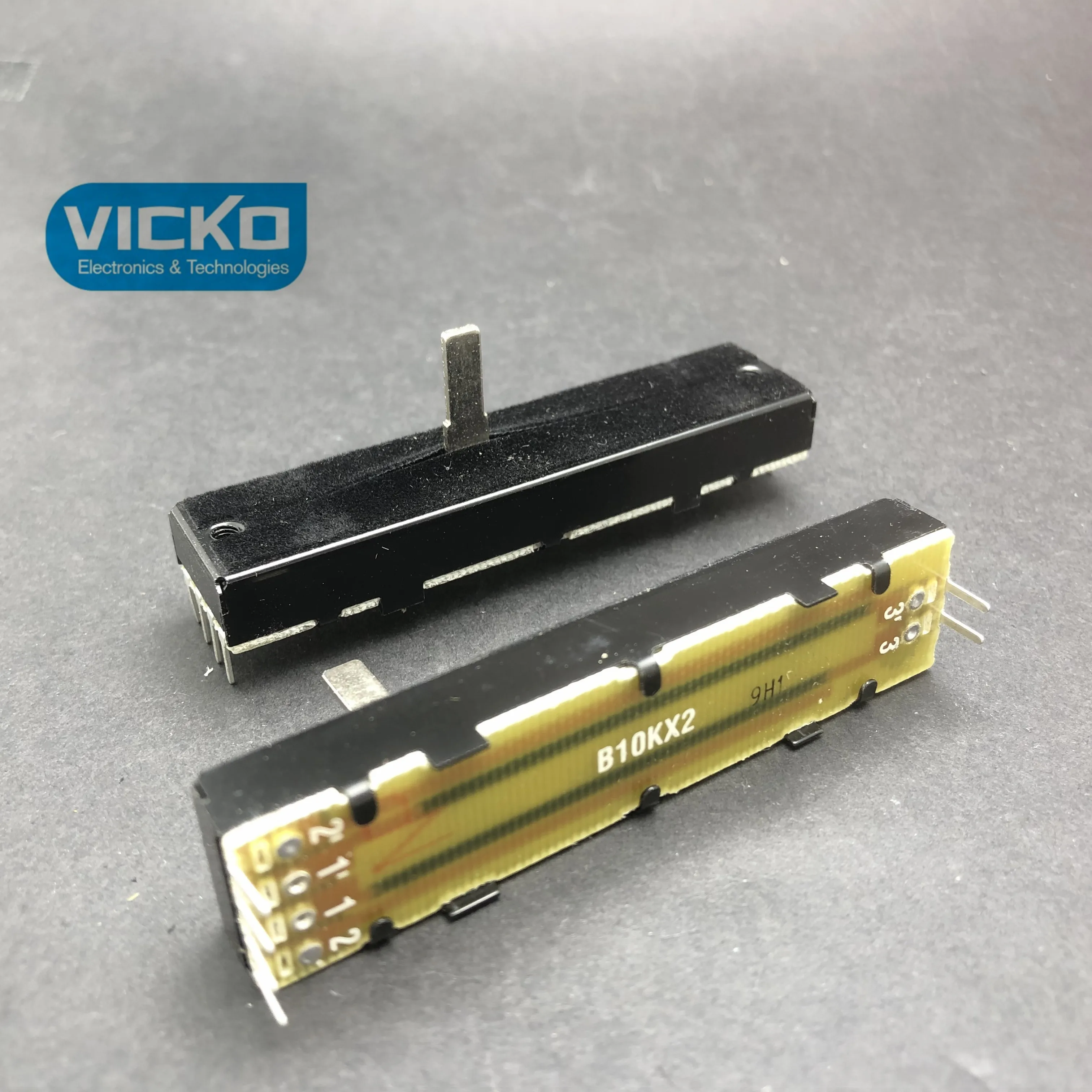 

[VK] Двойной Альфа 73 мм B10KX2 7,3 см вал 15 мм скользящий потенциометр с прямой штангой внутри фланелевая Пылезащитная наружная ножка (переключатель)