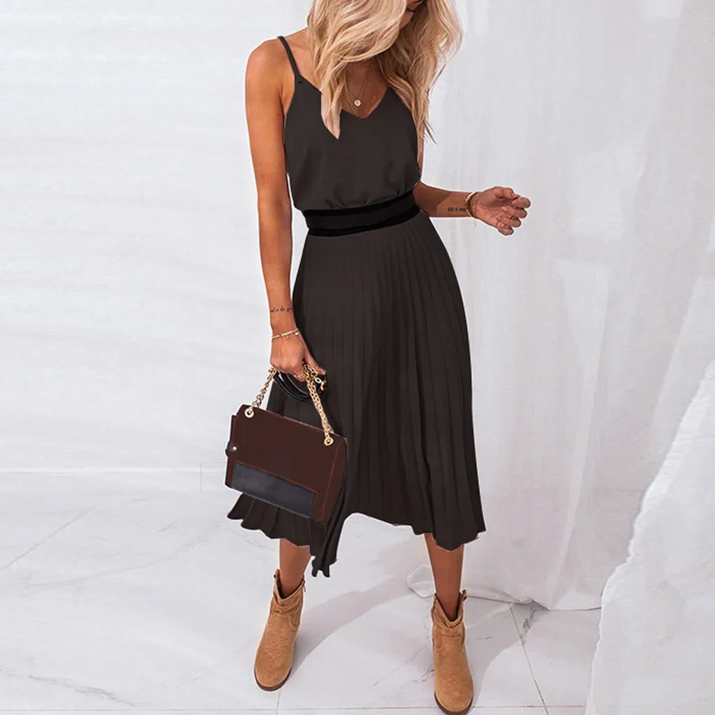 Женское платье на бретельках-спагетти розовое плиссированное средней длины с