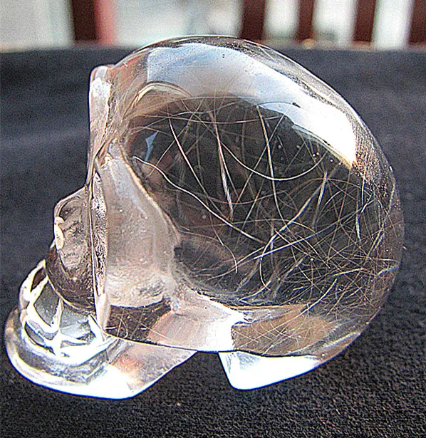 

Natural quartz crystals carve the skull.Arts and crafts.Furnishing articles.The tip.The chakras.The ball.Healing.Christmas gift
