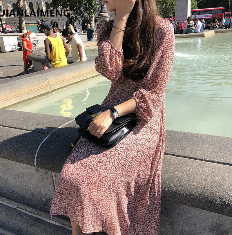 Женское платье до середины икры пляжное с цветочным принтом и V-образным вырезом