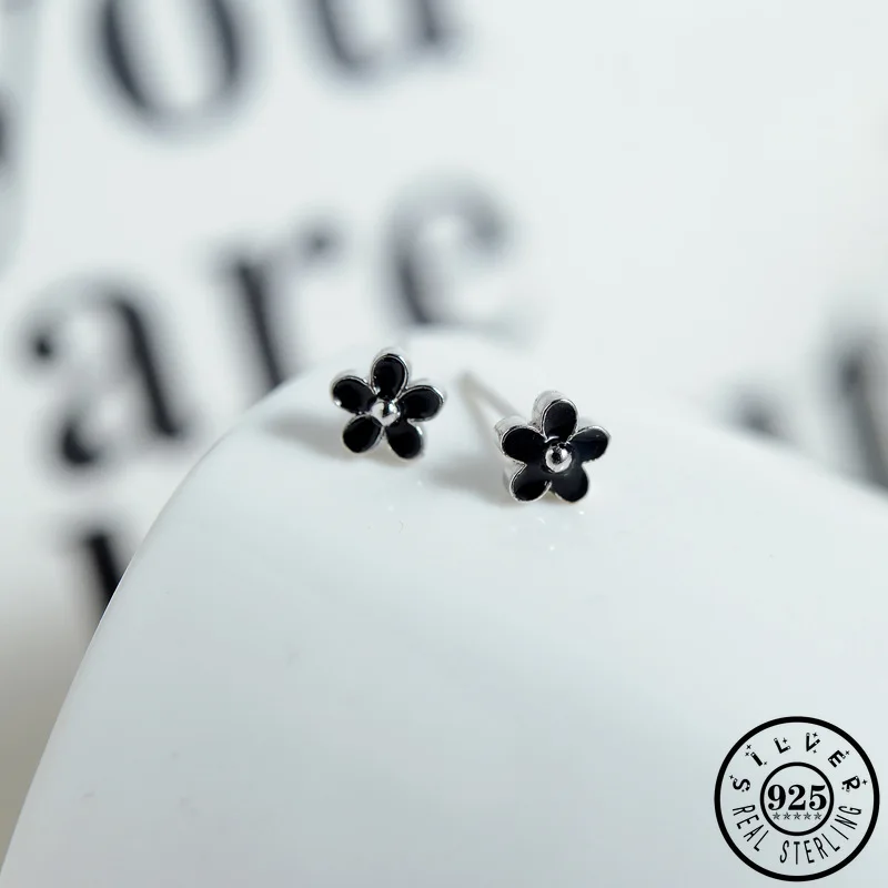 Женские серьги гвоздики из серебра 925 пробы с маленьким черным