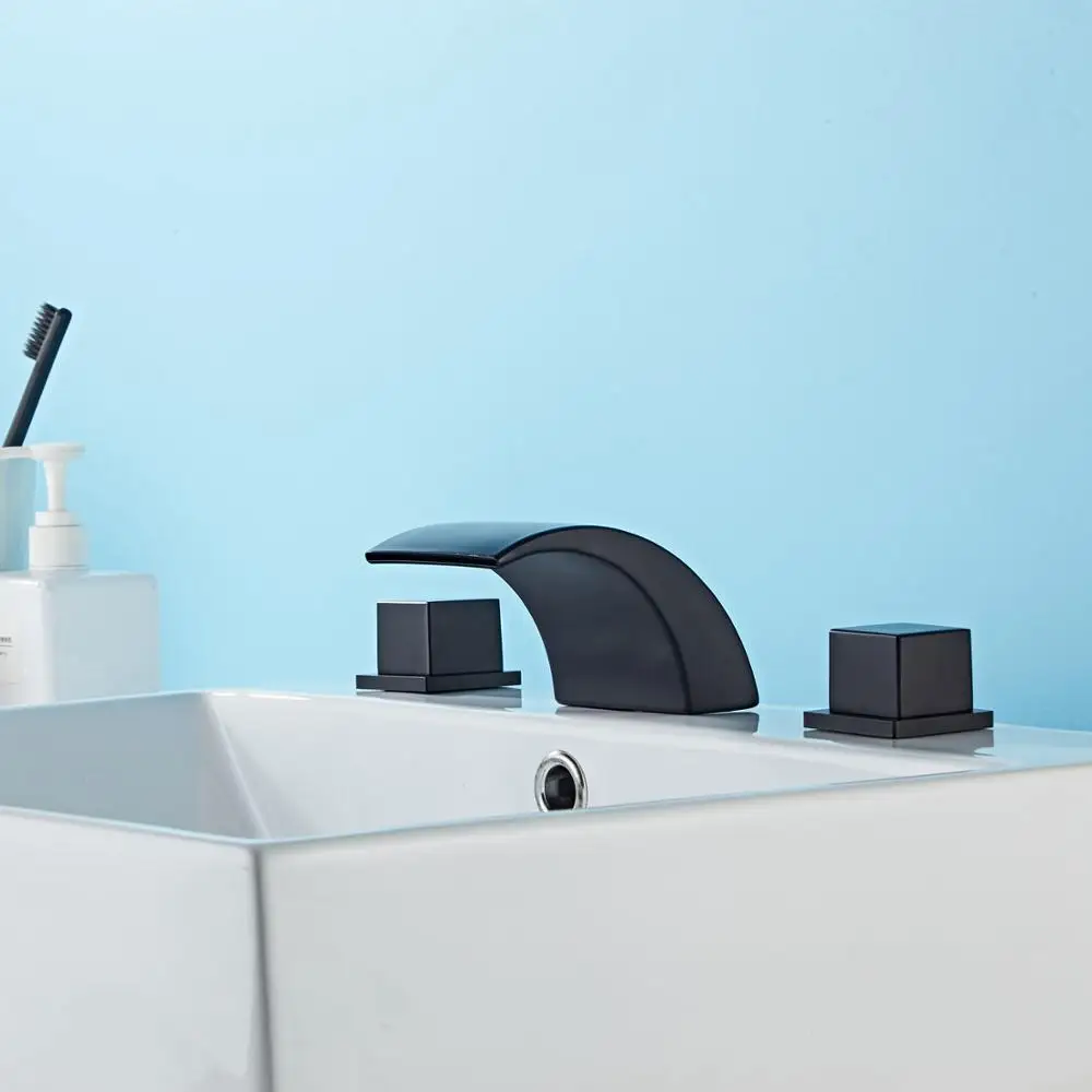 Смеситель для раковины Gecious в ванную комнату с шлангами тремя отверстиями