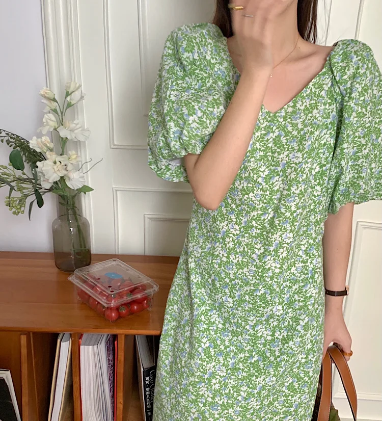 

Make Korean big v-neck hubble-bubble sleeve floral Fried chicken nice dress