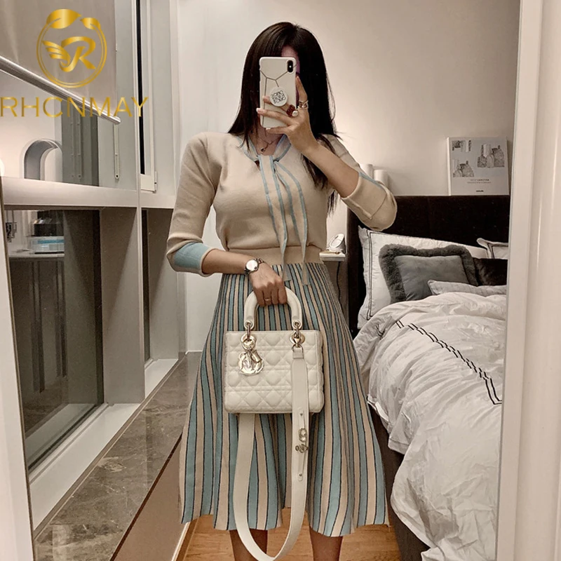 

2021 New Korea Autumn Fashion Two Piece Set Women Lace up top Knitwear And Split Slim Knit Stripe Skirt Women Elegant Suits