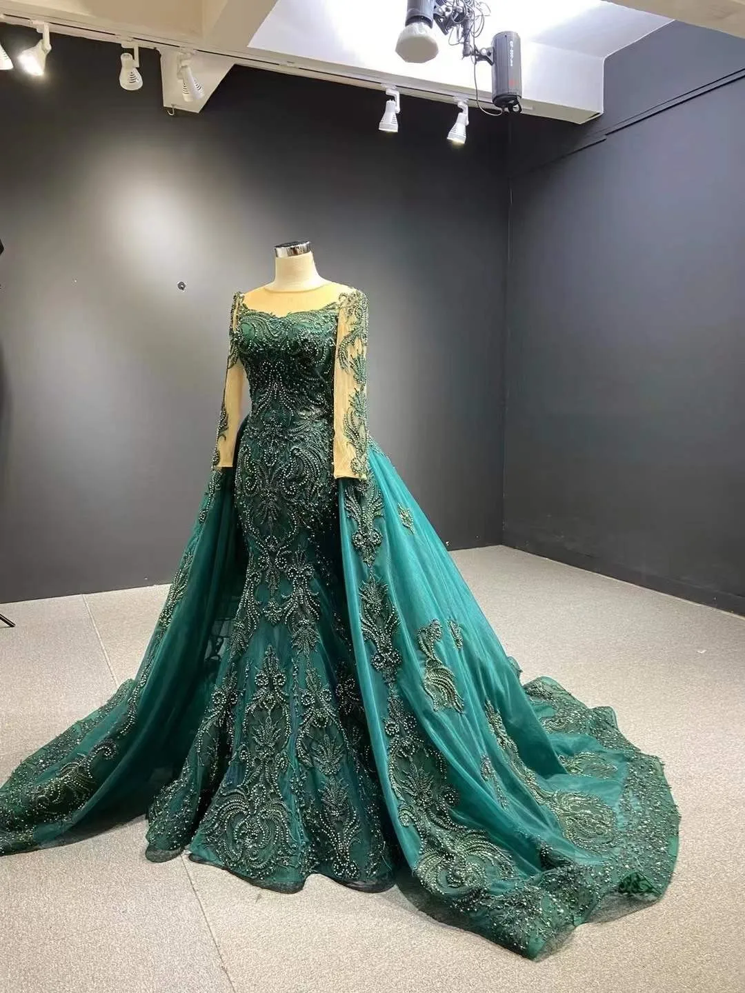 Рисунок 5 - Женское платье-Русалка с длинным рукавом