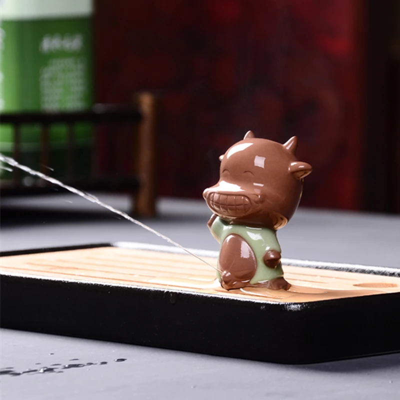 

squirt pee tea pet yixing zisha purple clay happy ox home table decoration small size tea play creative ornament from China new