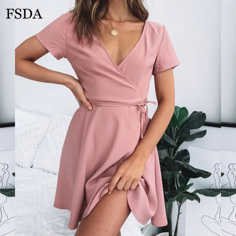 Платье Мини Летнее розовое ТРАПЕЦИЕВИДНОЕ с V образным вырезом и коротким