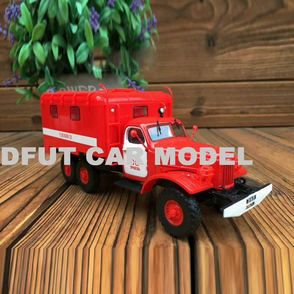 Модель автомобиля из сплава в масштабе 1:43 оригинальные авторизованные