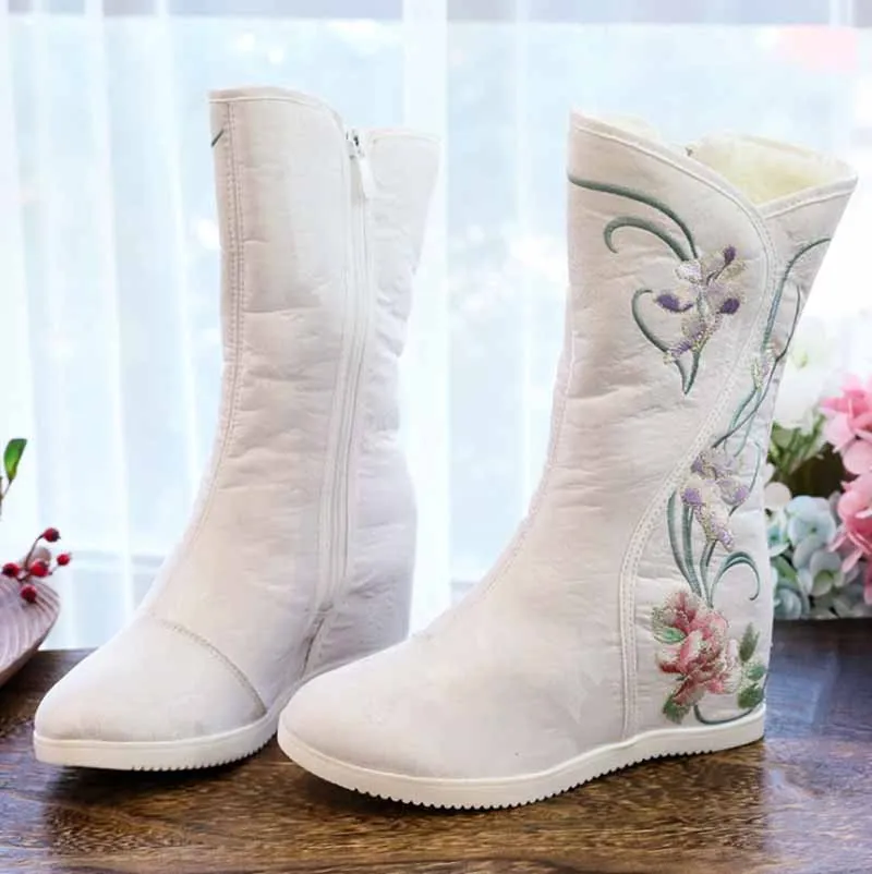 

Winter Hanfu Boots Women Chinese Ancient Embroidery Boots Cosplay Winter Warm Cotton Boots Hanfu White Gray For Women Plus Size