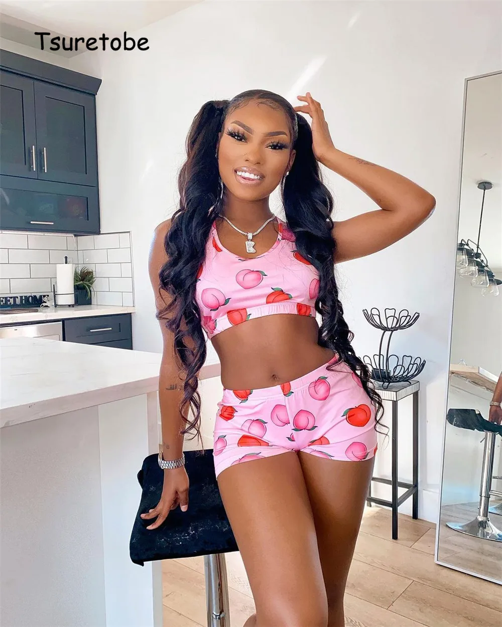 

Хипстерский комплект Tsuretobe из двух предметов с принтом фруктов, женский укороченный топ без рукавов и повседневные Прямые шорты, женские ле...