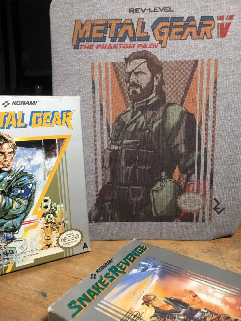 Футболка с металлической шестерней V-образным вырезом обновленная модель 2017