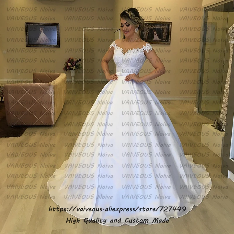 Атласное кружевное вышитое бисером романтическое платье невесты бальное с