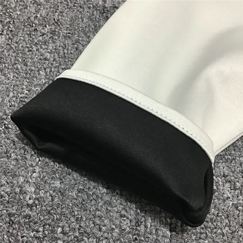 Глянцевый текстурированный Асимметричный топ с воротником кремовая рубашка |