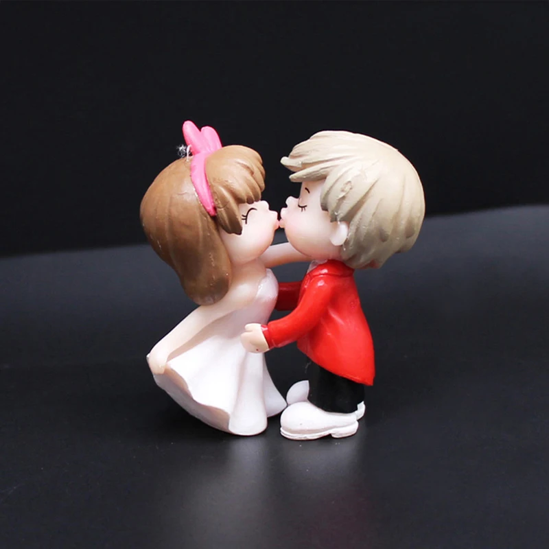 

Resin Couples Kissing Dolls Wedding Gifts Small Ornaments Cake Decorations Small Gifts for Wedding Festivals