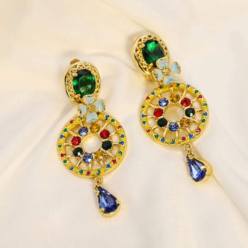 

Gold-plated inlaid zircon baking varnish craftsmanship ladies fashion ear clips