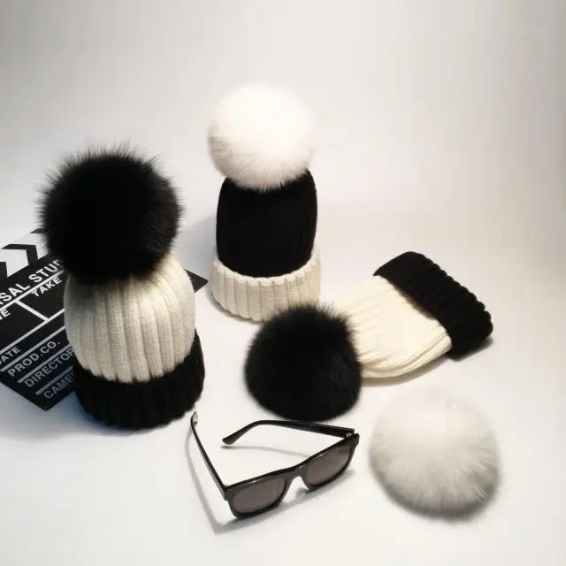 

202011-luren48562 winter warm black patchwork white coating Raccoon fur pompon knitting lady Skullies Beanies cap women cool hat